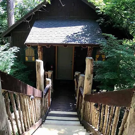 Chateau Treehouse #11 @ Oak Crest Cottages And Treehouses Eureka Springs Exterior photo